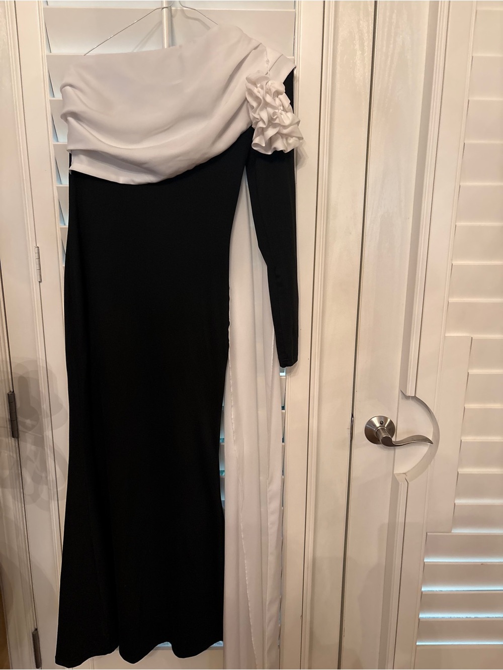 SHEIN Black and White One-Shoulder Evening Dress with Floral Shoulder Detail